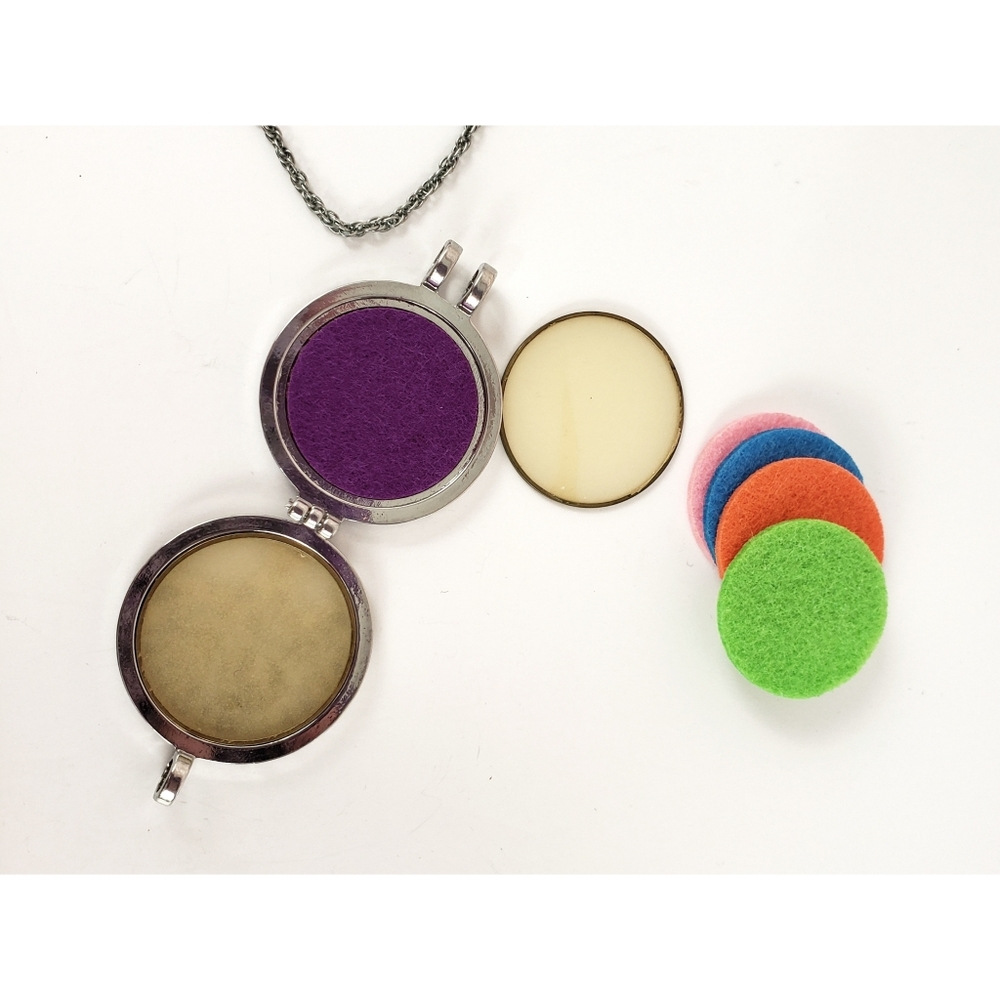 Tree Essential Oil Diffuser Necklace - Picture 2 of 3